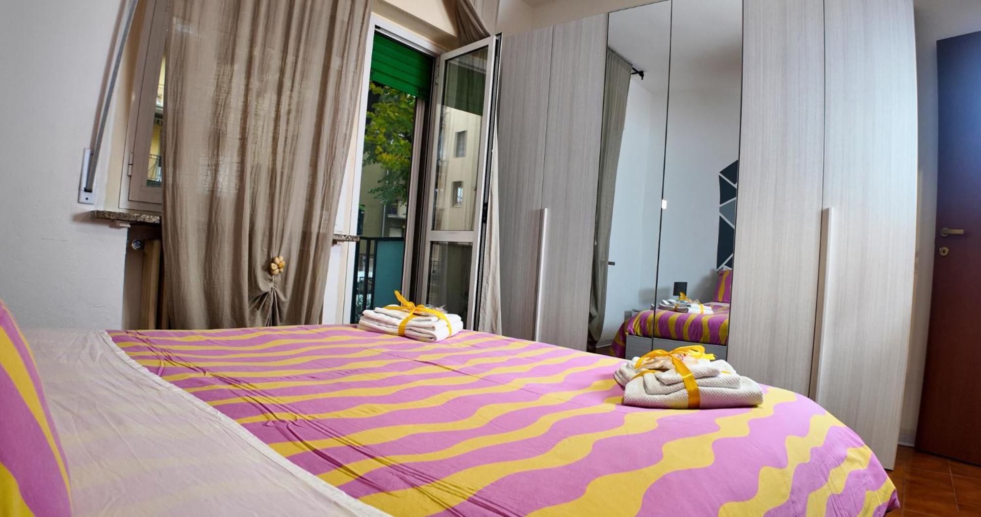 Stabia House Apartment Parma Bagian luar foto